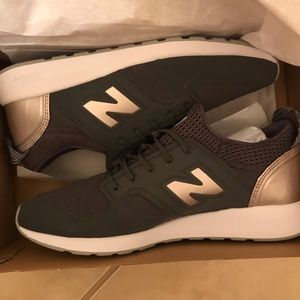 NIB GREY AND ROSE GOLD NEW BALANCE SNEAKERS